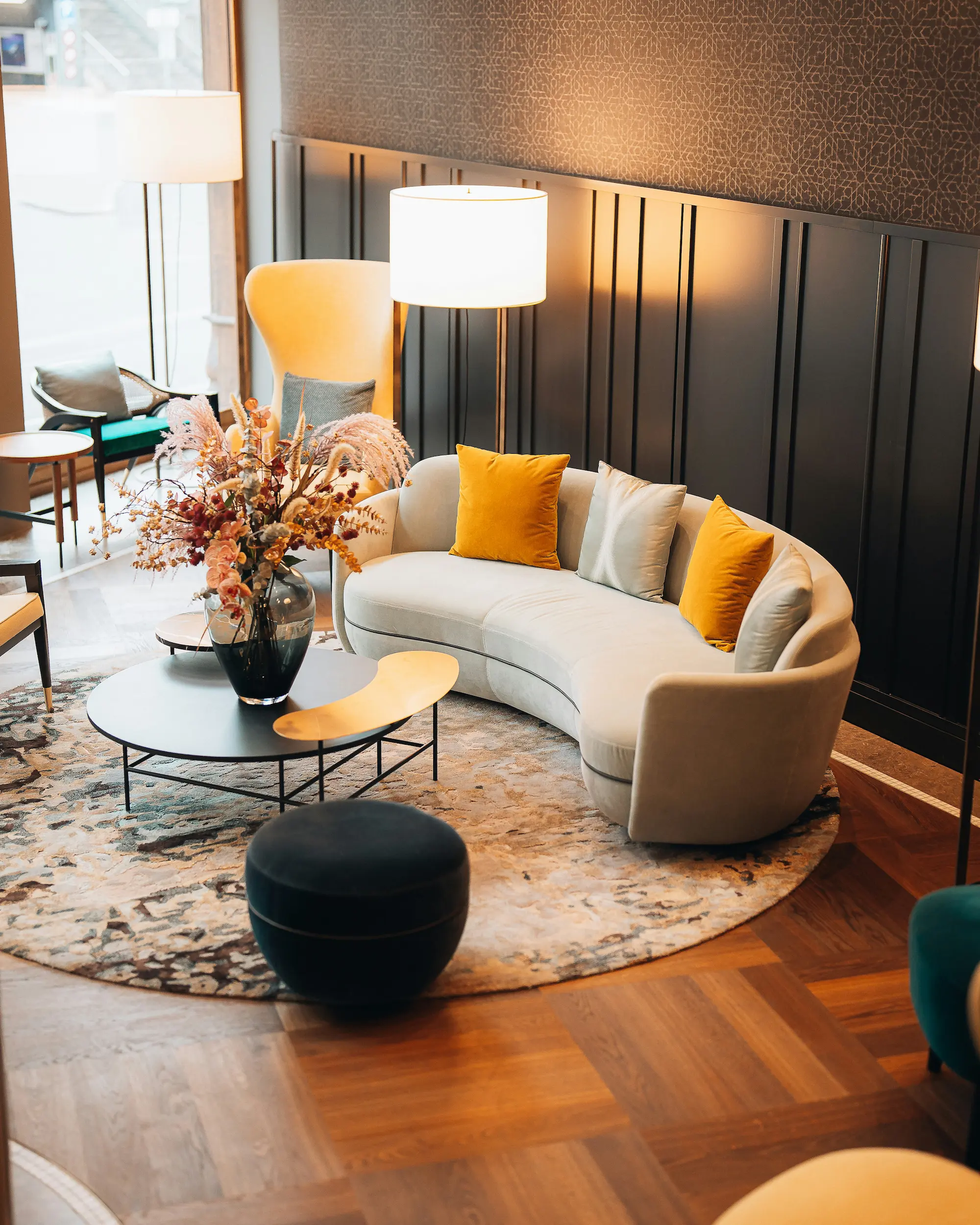 Voice assistant handling phone inquiries for hotels